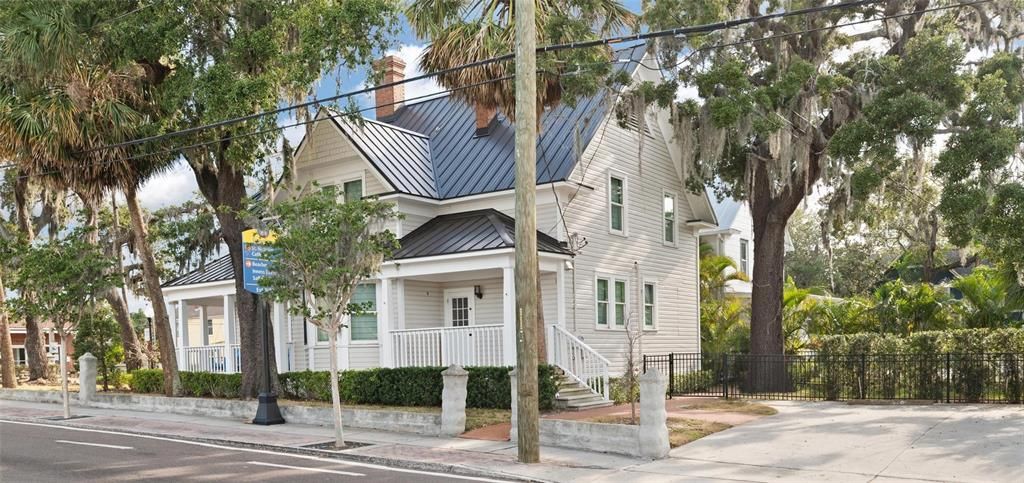 For Rent: $4,999 (5 beds, 3 baths, 2055 Square Feet)