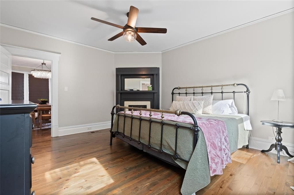 For Rent: $4,999 (5 beds, 3 baths, 2055 Square Feet)