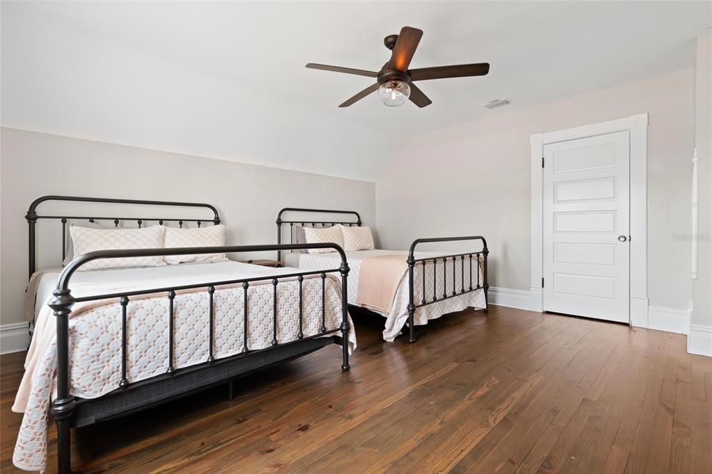 For Rent: $4,999 (5 beds, 3 baths, 2055 Square Feet)