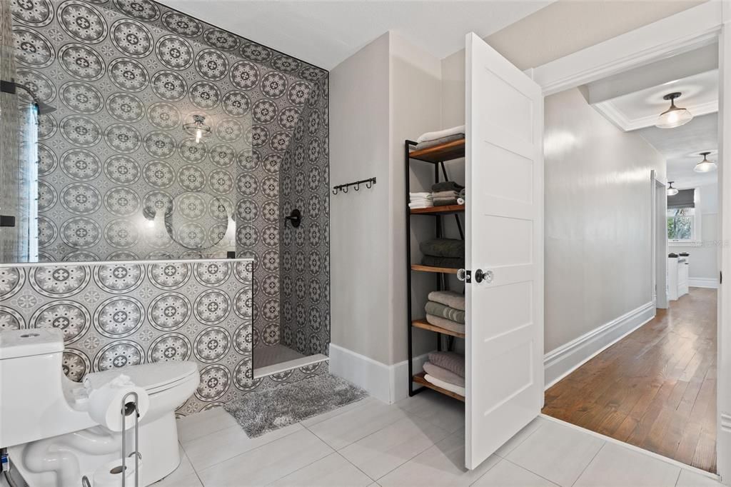 For Rent: $4,999 (5 beds, 3 baths, 2055 Square Feet)