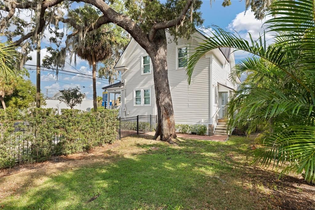 For Rent: $4,999 (5 beds, 3 baths, 2055 Square Feet)