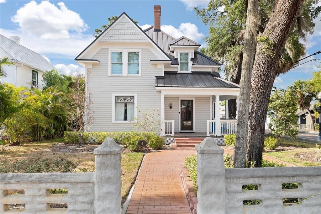 For Rent: $4,999 (5 beds, 3 baths, 2055 Square Feet)