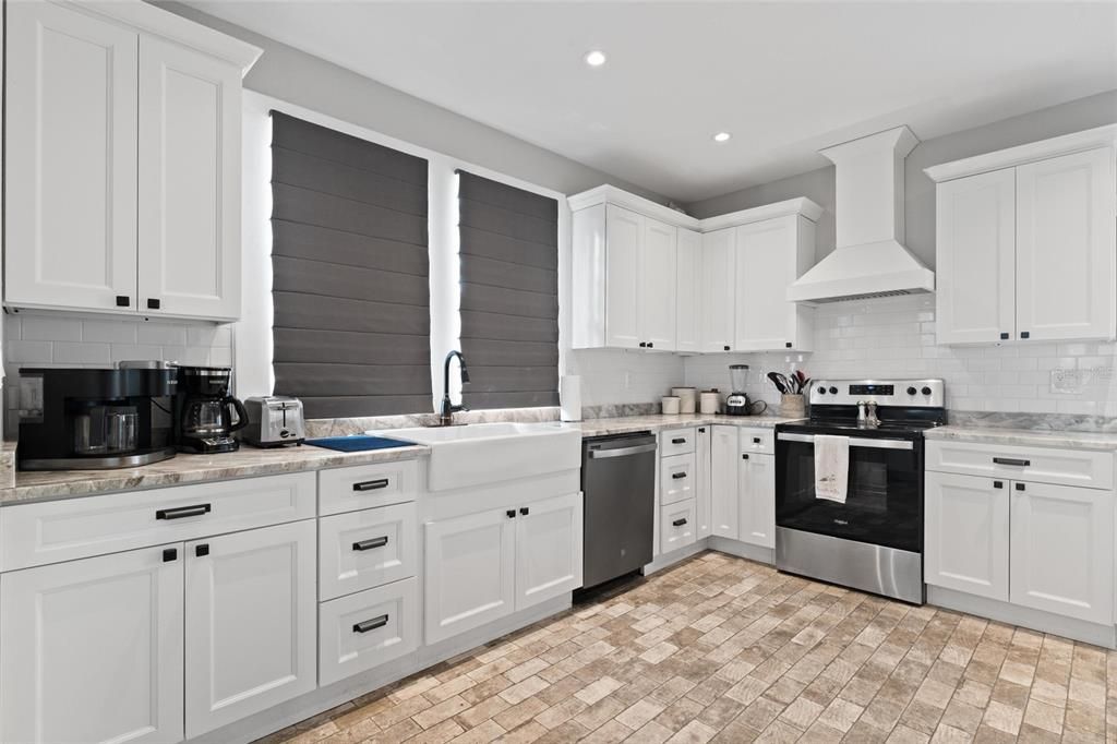 For Rent: $4,999 (5 beds, 3 baths, 2055 Square Feet)