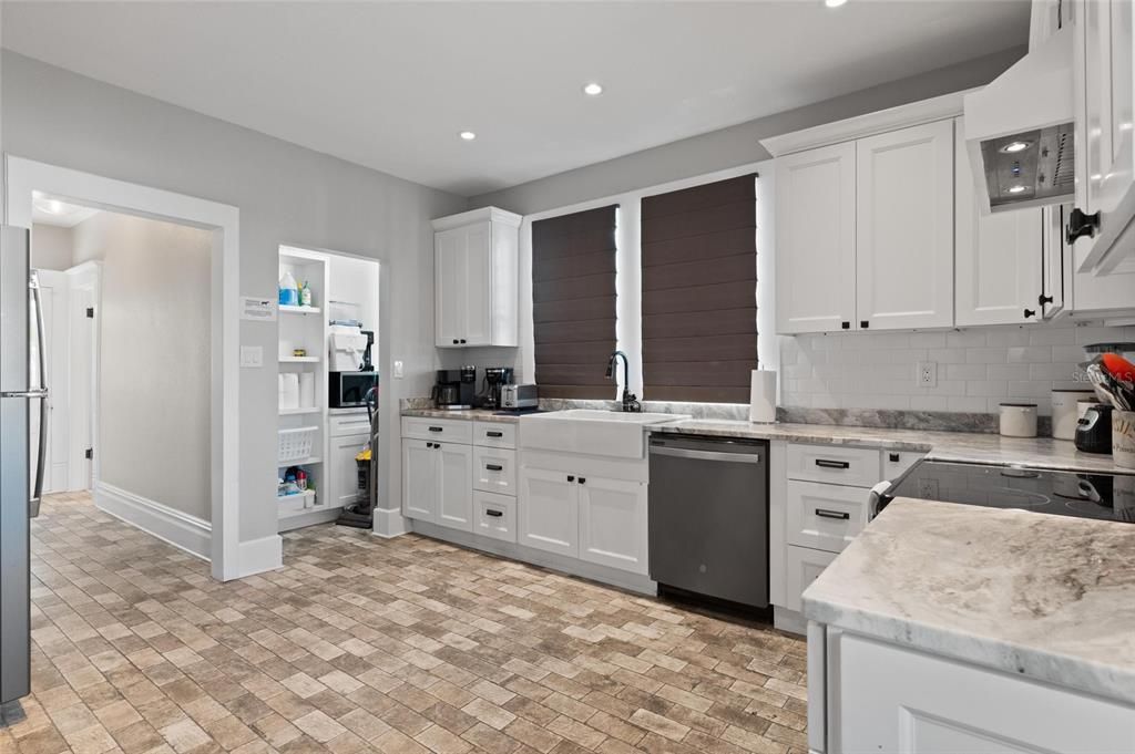 For Rent: $4,999 (5 beds, 3 baths, 2055 Square Feet)