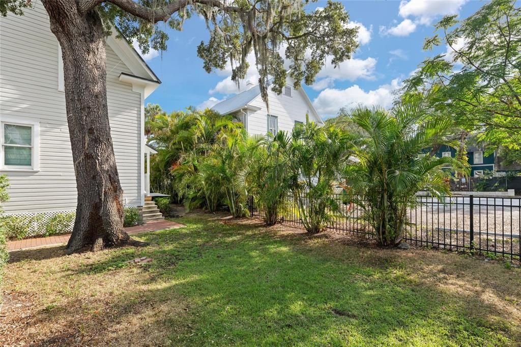 For Rent: $4,999 (5 beds, 3 baths, 2055 Square Feet)