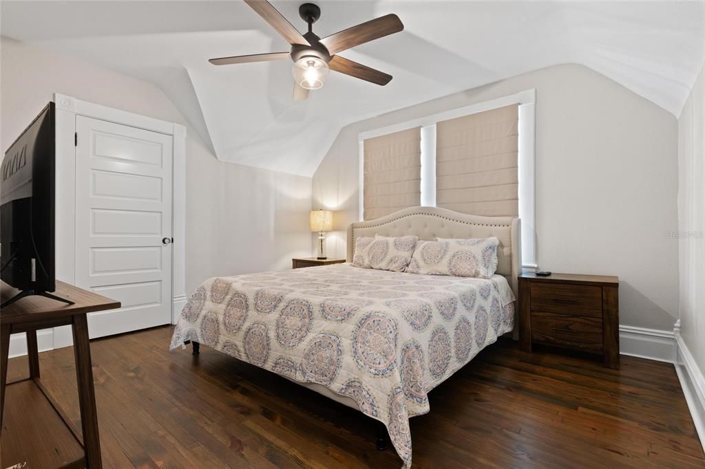 For Rent: $4,999 (5 beds, 3 baths, 2055 Square Feet)