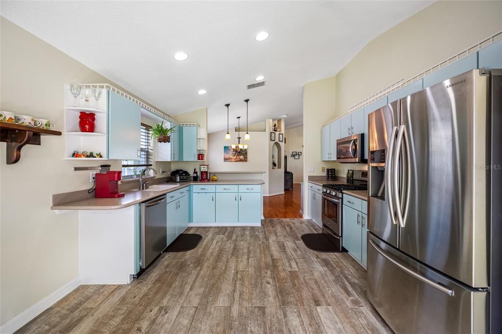 合同活跃: $410,000 (3 贝兹, 2 浴室, 1640 平方英尺)