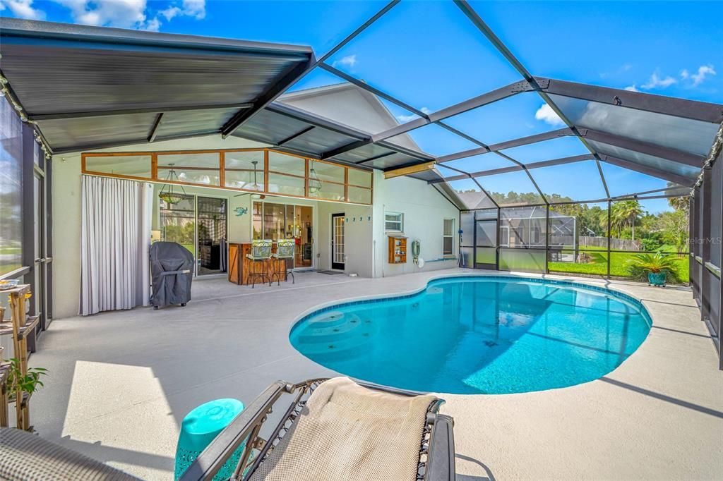 合同活跃: $410,000 (3 贝兹, 2 浴室, 1640 平方英尺)