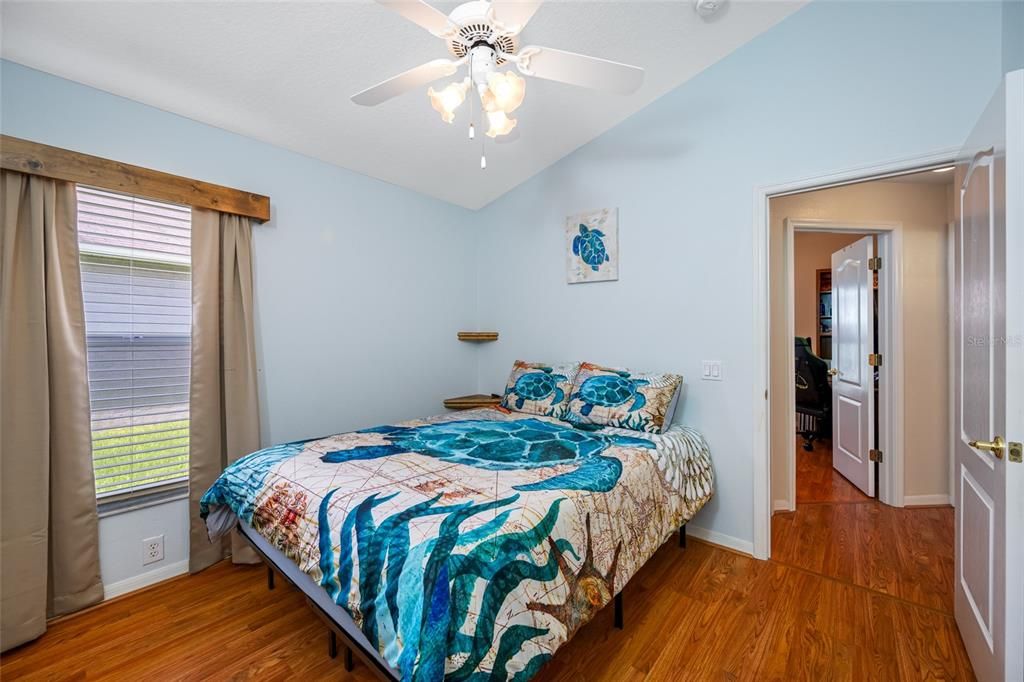 合同活跃: $410,000 (3 贝兹, 2 浴室, 1640 平方英尺)