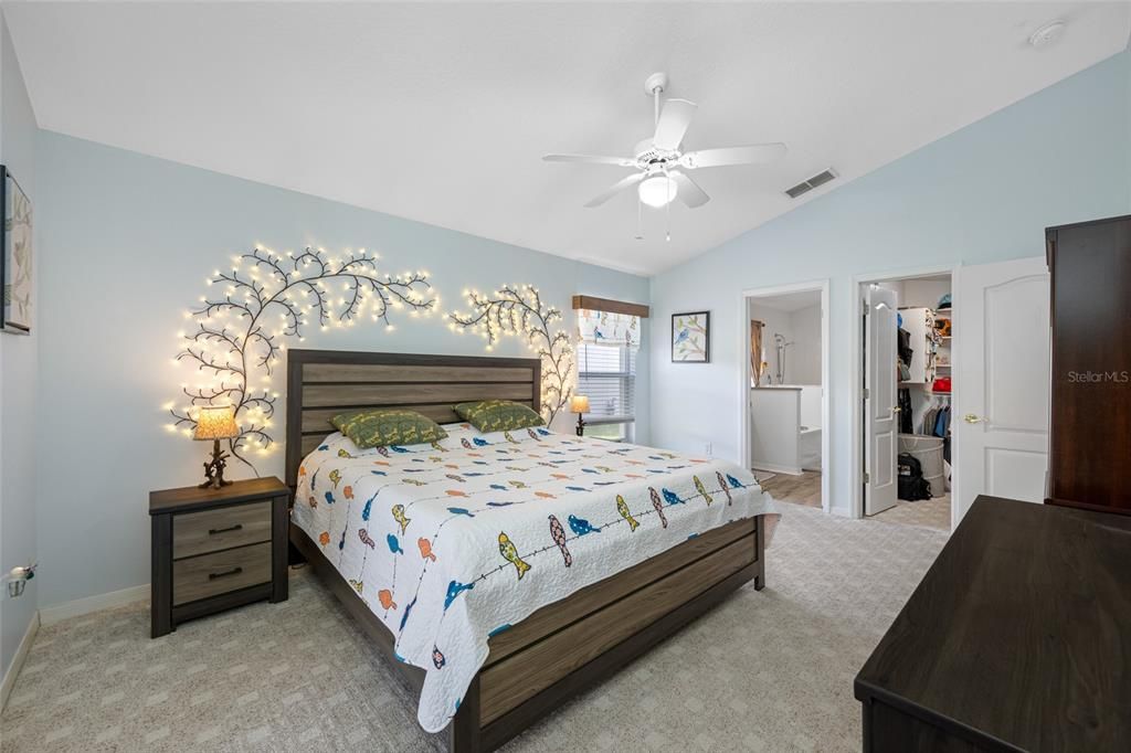 合同活跃: $410,000 (3 贝兹, 2 浴室, 1640 平方英尺)