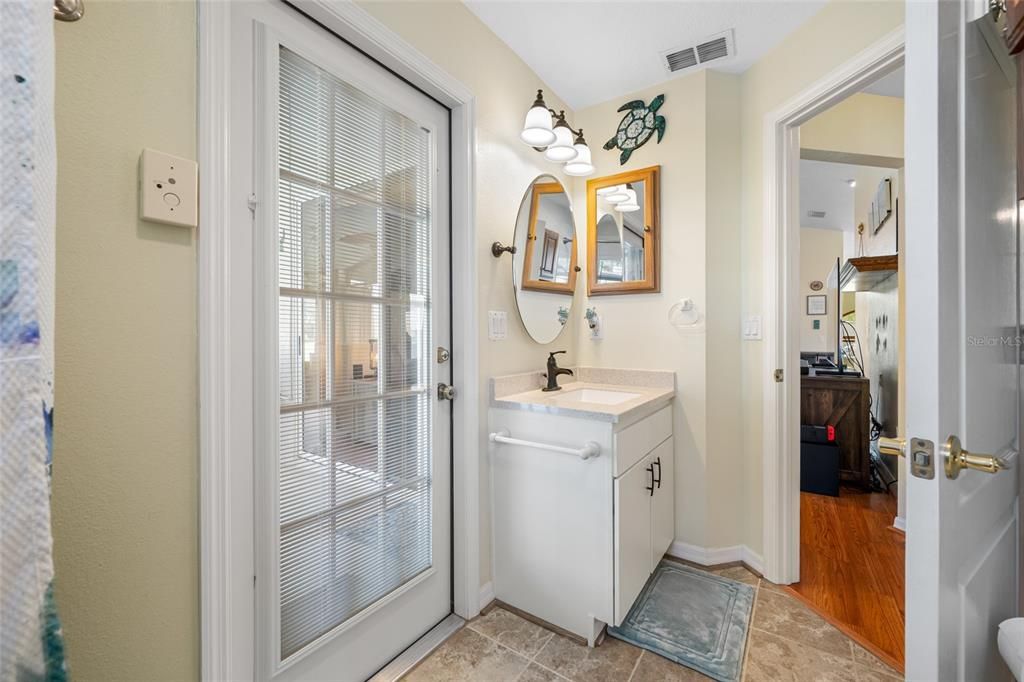 合同活跃: $410,000 (3 贝兹, 2 浴室, 1640 平方英尺)