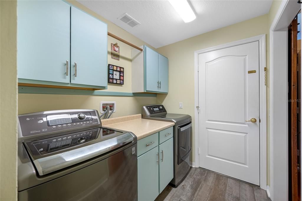 合同活跃: $410,000 (3 贝兹, 2 浴室, 1640 平方英尺)