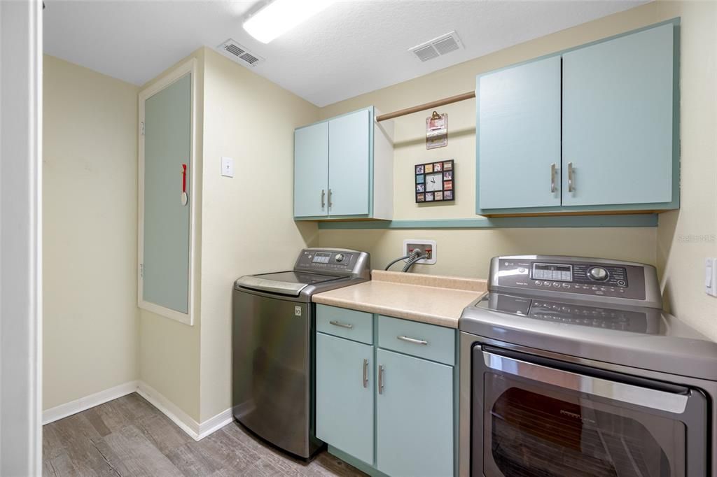 合同活跃: $410,000 (3 贝兹, 2 浴室, 1640 平方英尺)