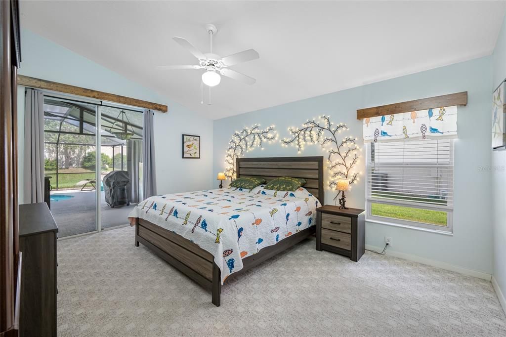 合同活跃: $410,000 (3 贝兹, 2 浴室, 1640 平方英尺)