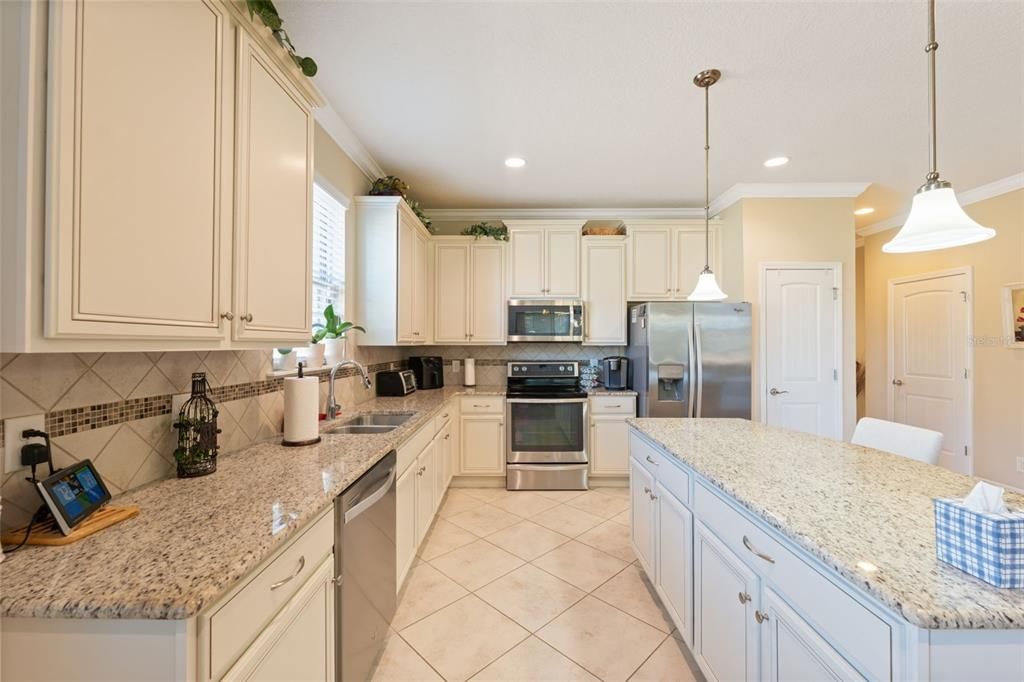 For Sale: $360,000 (4 beds, 3 baths, 2058 Square Feet)