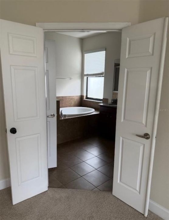 Activo con contrato: $464,000 (5 camas, 3 baños, 2666 Pies cuadrados)