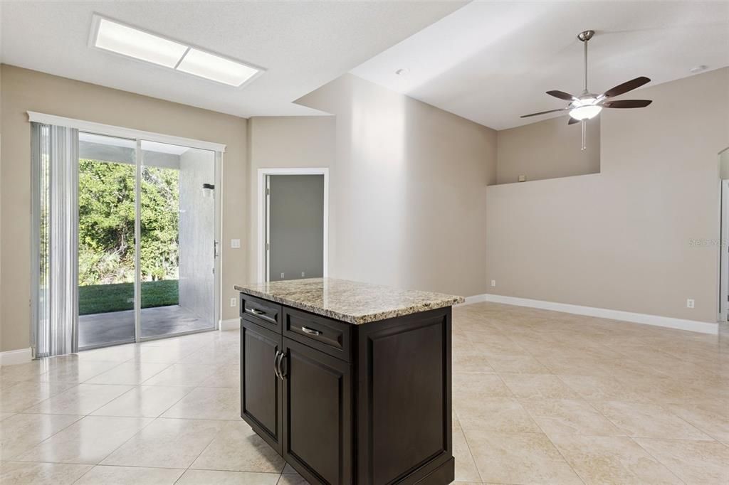 Activo con contrato: $444,900 (3 camas, 2 baños, 1630 Pies cuadrados)