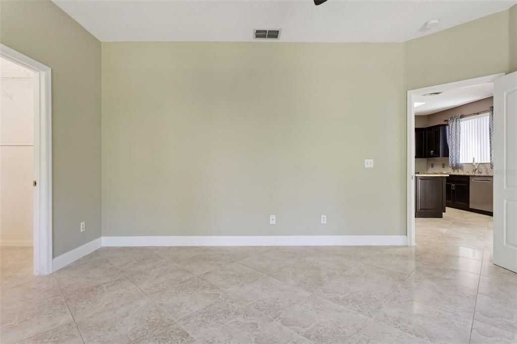 Activo con contrato: $444,900 (3 camas, 2 baños, 1630 Pies cuadrados)