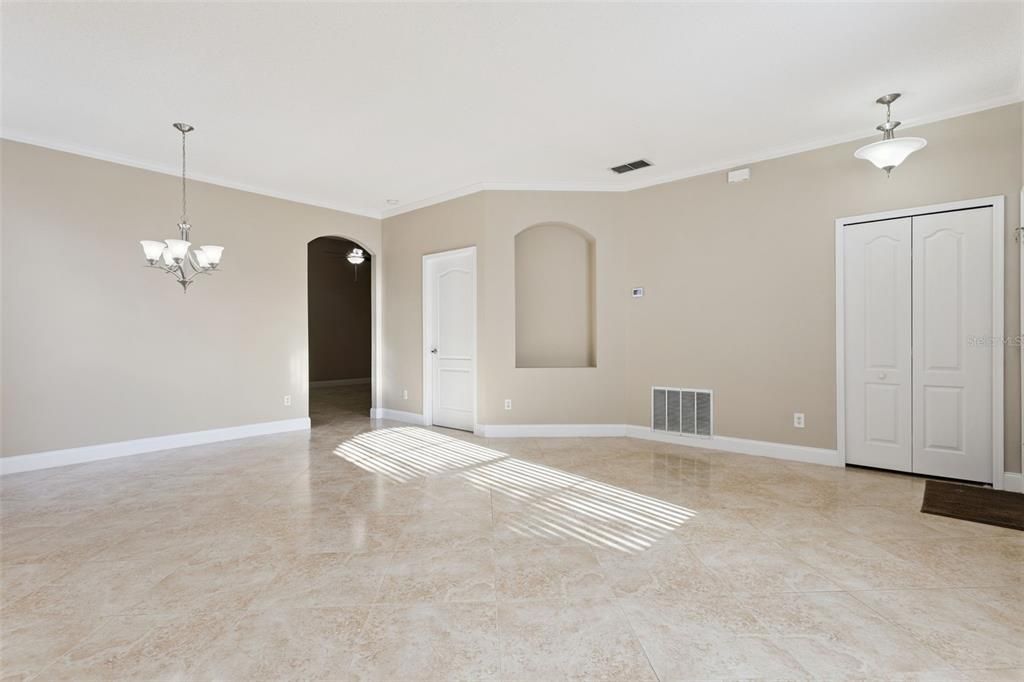 Activo con contrato: $444,900 (3 camas, 2 baños, 1630 Pies cuadrados)