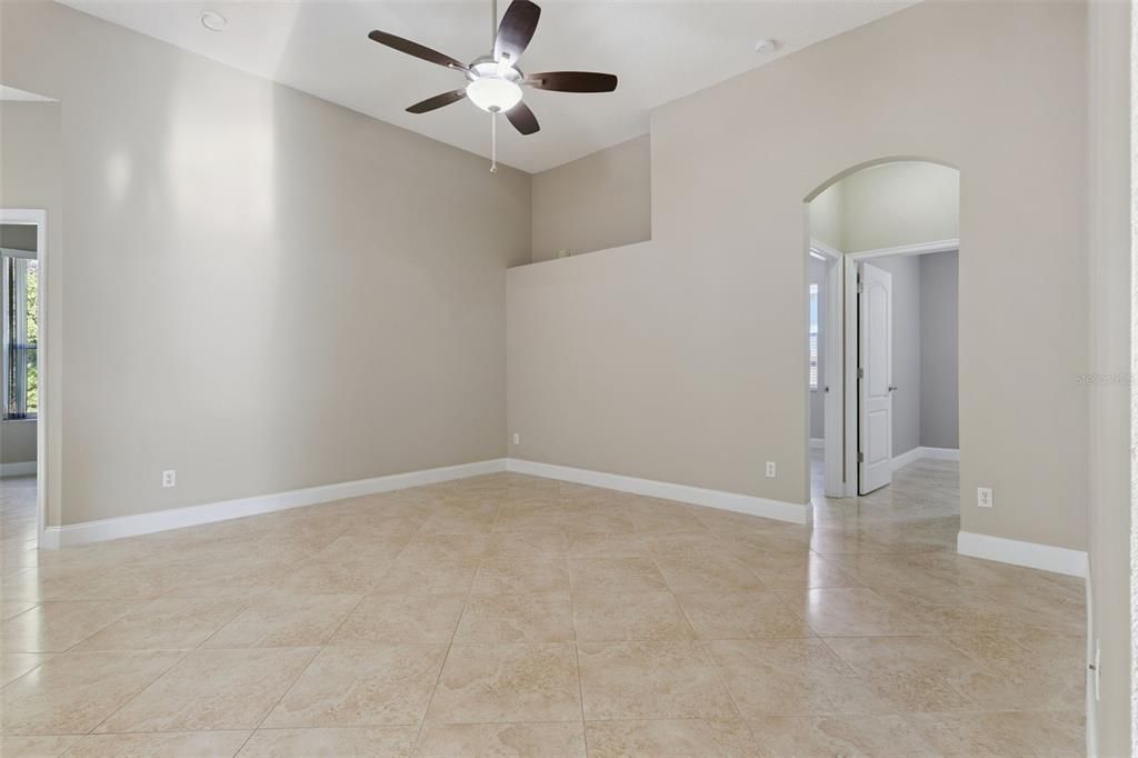 Activo con contrato: $444,900 (3 camas, 2 baños, 1630 Pies cuadrados)