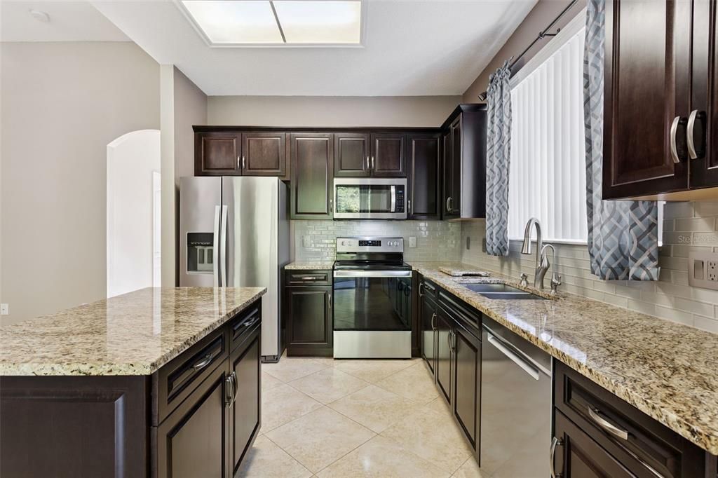 Activo con contrato: $444,900 (3 camas, 2 baños, 1630 Pies cuadrados)