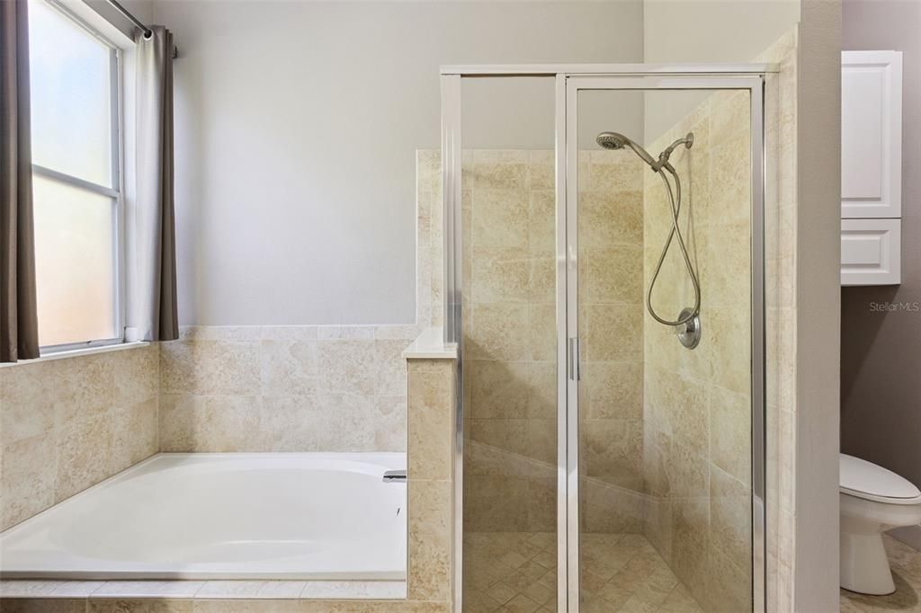 Activo con contrato: $444,900 (3 camas, 2 baños, 1630 Pies cuadrados)