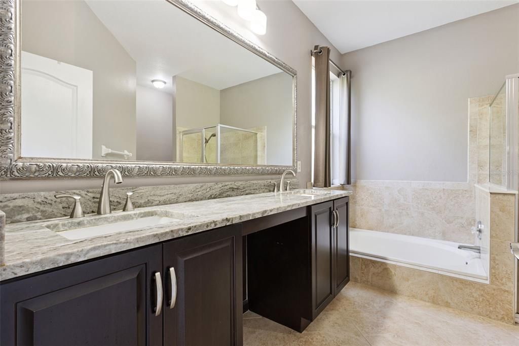 Activo con contrato: $444,900 (3 camas, 2 baños, 1630 Pies cuadrados)