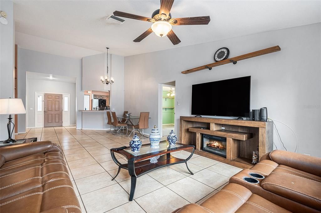 Active With Contract: $350,000 (4 beds, 2 baths, 1611 Square Feet)