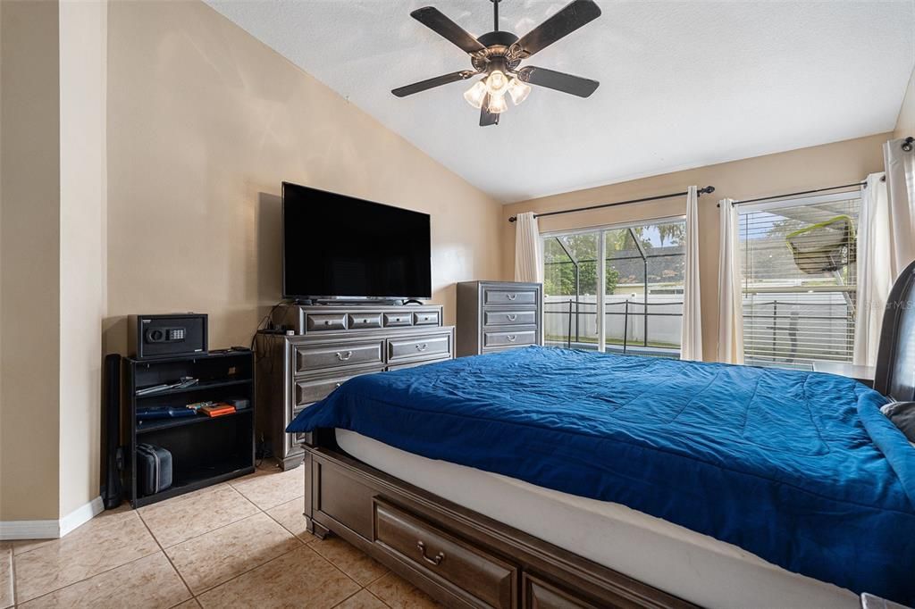 Active With Contract: $350,000 (4 beds, 2 baths, 1611 Square Feet)