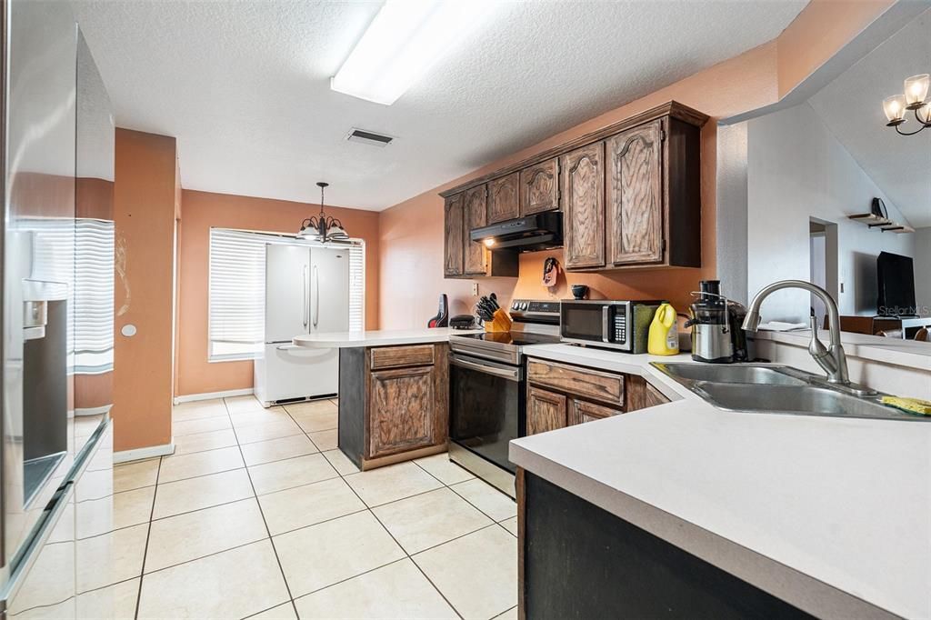 Active With Contract: $350,000 (4 beds, 2 baths, 1611 Square Feet)