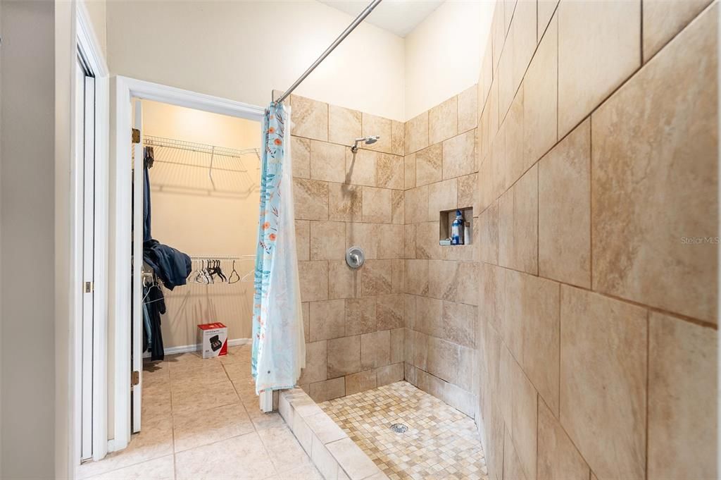 Active With Contract: $350,000 (4 beds, 2 baths, 1611 Square Feet)