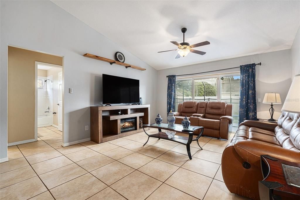 Active With Contract: $350,000 (4 beds, 2 baths, 1611 Square Feet)