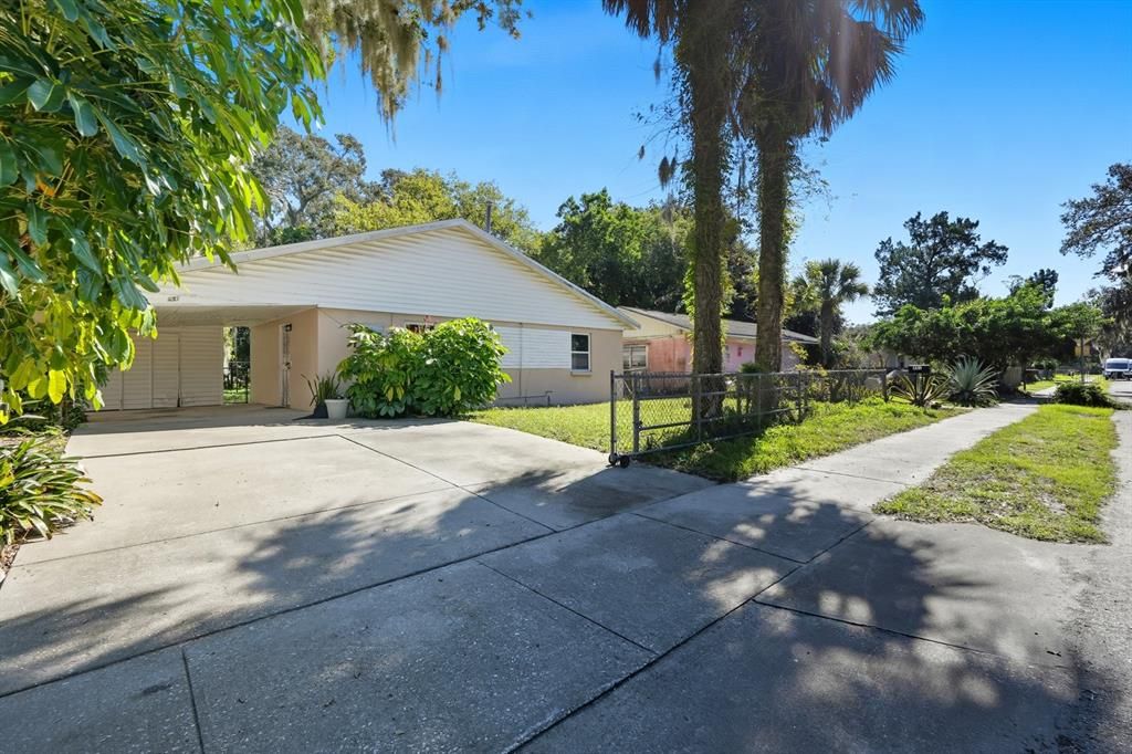 待售: $160,000 (2 贝兹, 1 浴室, 748 平方英尺)