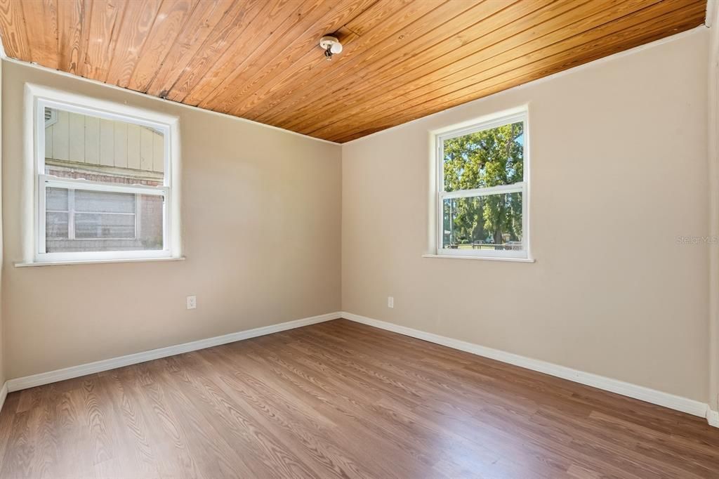 待售: $160,000 (2 贝兹, 1 浴室, 748 平方英尺)