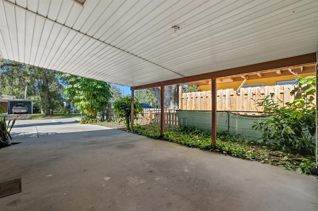 待售: $160,000 (2 贝兹, 1 浴室, 748 平方英尺)