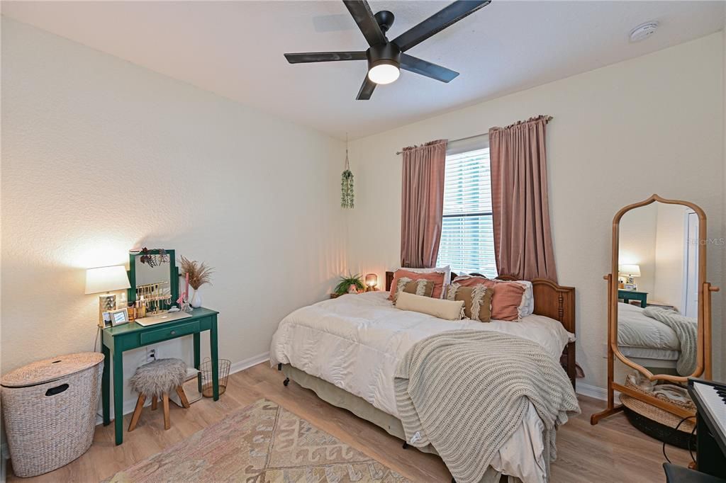 Activo con contrato: $685,000 (5 camas, 3 baños, 3257 Pies cuadrados)