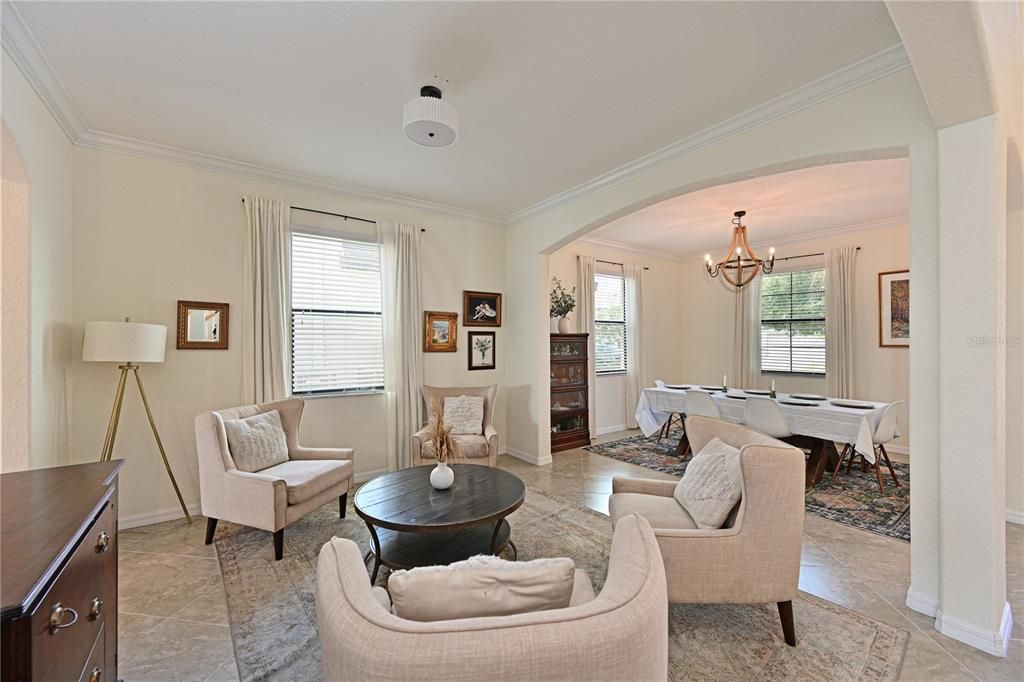 Activo con contrato: $685,000 (5 camas, 3 baños, 3257 Pies cuadrados)