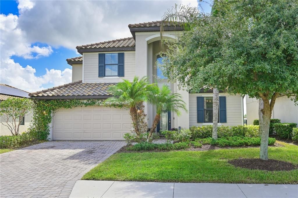 Activo con contrato: $685,000 (5 camas, 3 baños, 3257 Pies cuadrados)