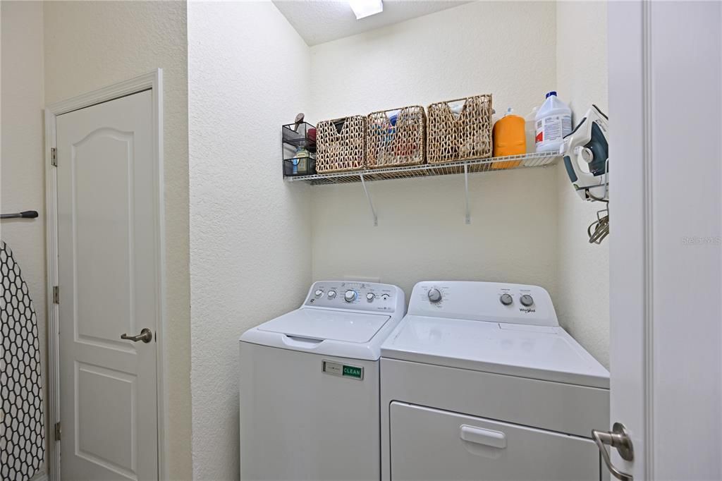 Activo con contrato: $685,000 (5 camas, 3 baños, 3257 Pies cuadrados)