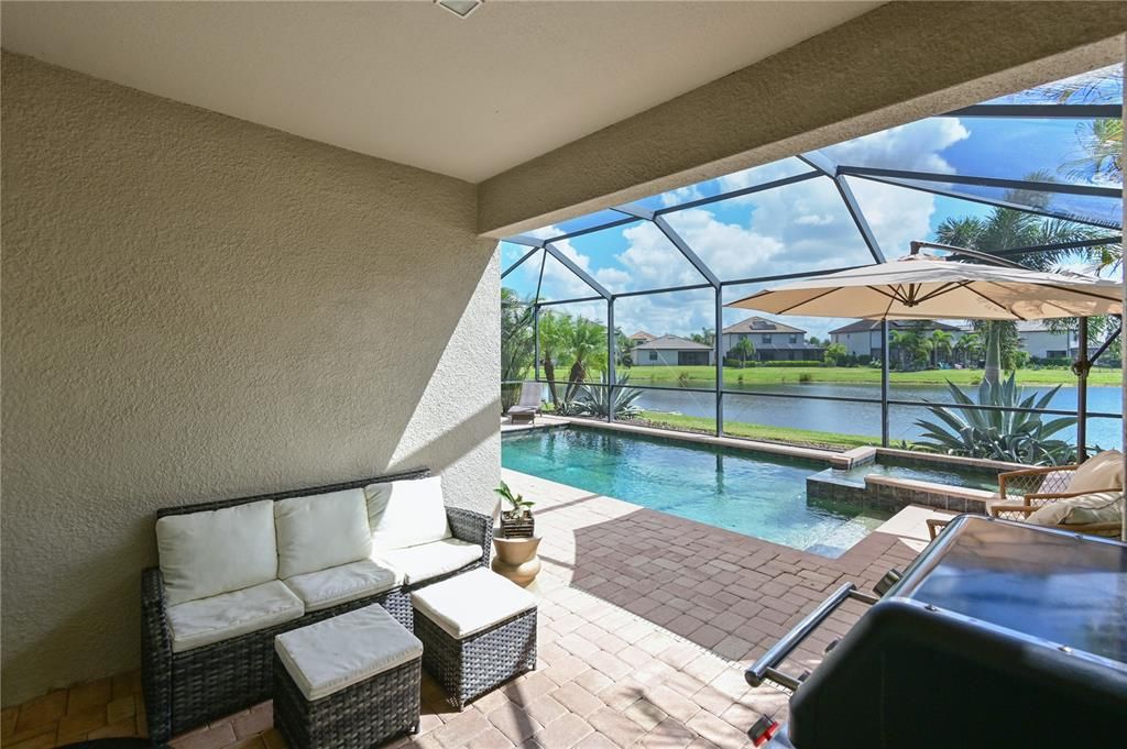 Activo con contrato: $685,000 (5 camas, 3 baños, 3257 Pies cuadrados)