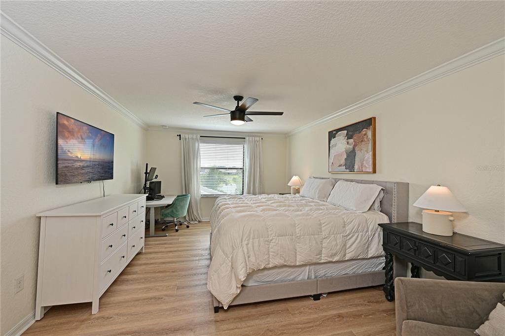 Activo con contrato: $685,000 (5 camas, 3 baños, 3257 Pies cuadrados)