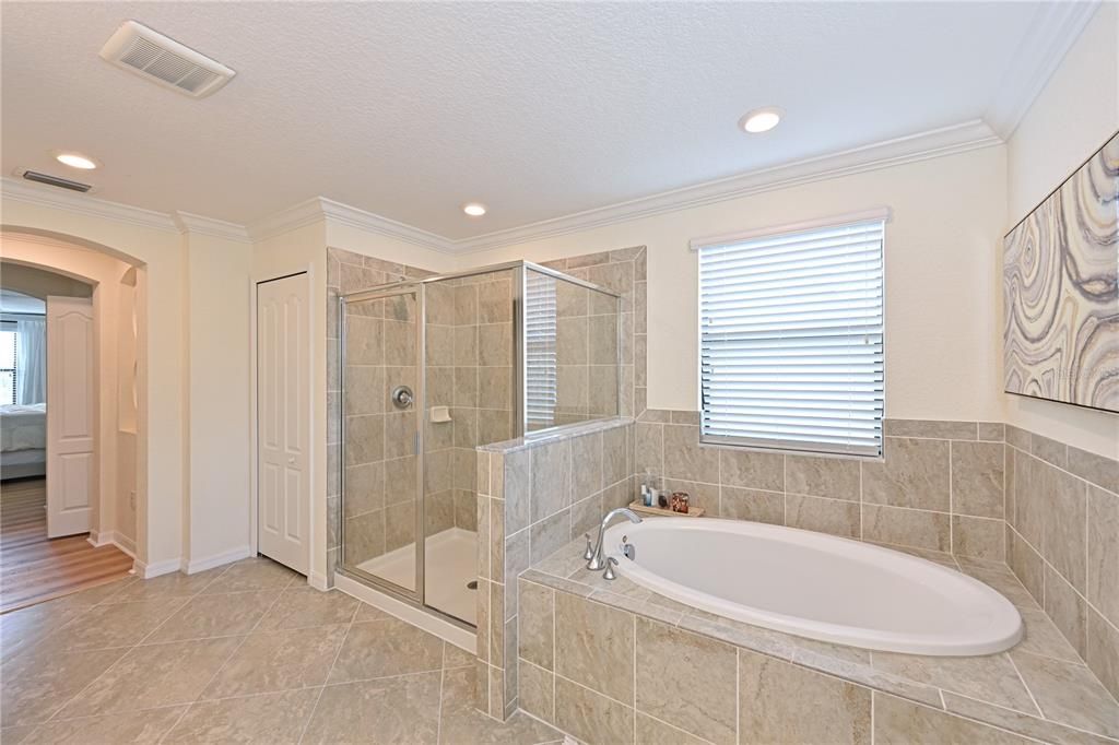 Activo con contrato: $685,000 (5 camas, 3 baños, 3257 Pies cuadrados)