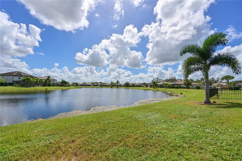 Activo con contrato: $685,000 (5 camas, 3 baños, 3257 Pies cuadrados)