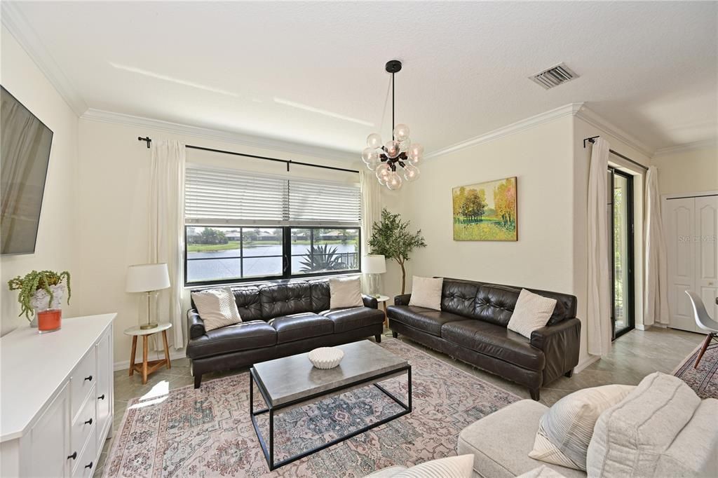 Activo con contrato: $685,000 (5 camas, 3 baños, 3257 Pies cuadrados)