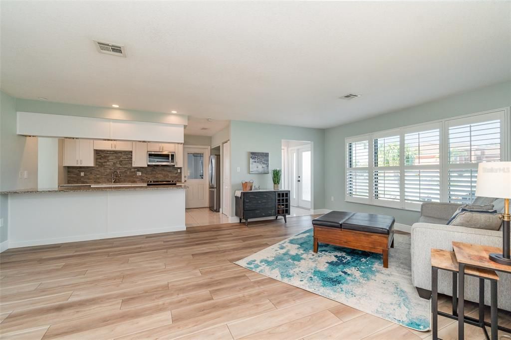 Active With Contract: $329,000 (2 beds, 2 baths, 1512 Square Feet)