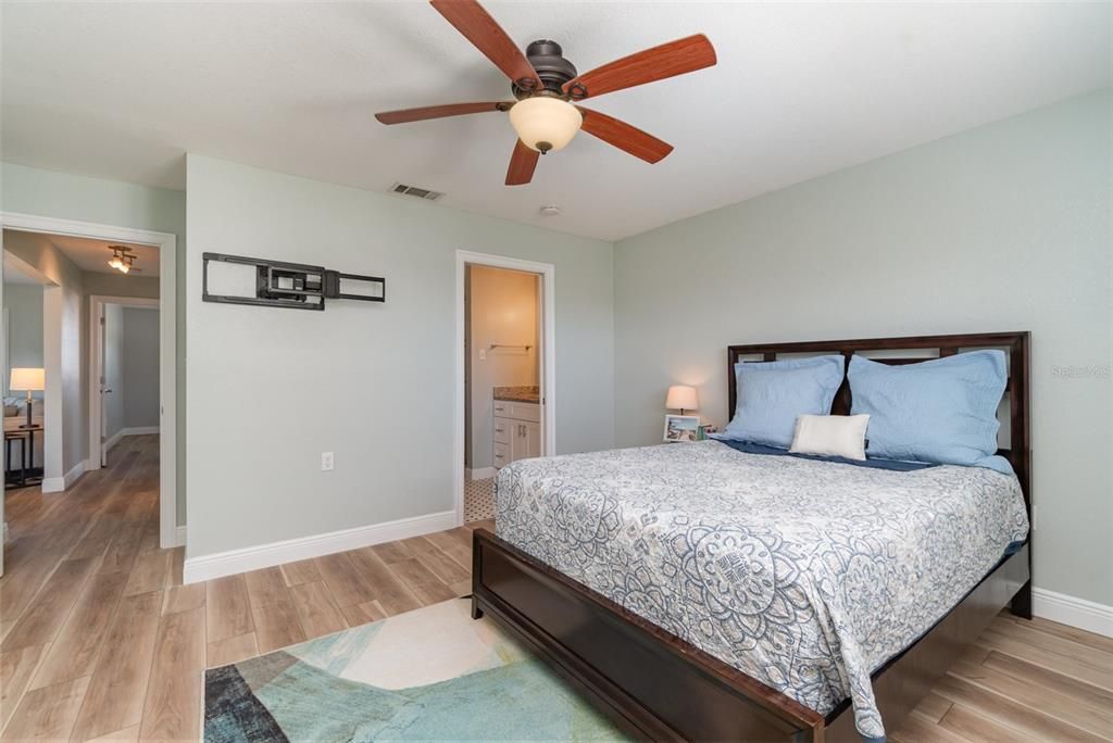 Active With Contract: $329,000 (2 beds, 2 baths, 1512 Square Feet)