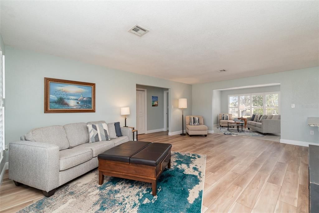 Active With Contract: $329,000 (2 beds, 2 baths, 1512 Square Feet)