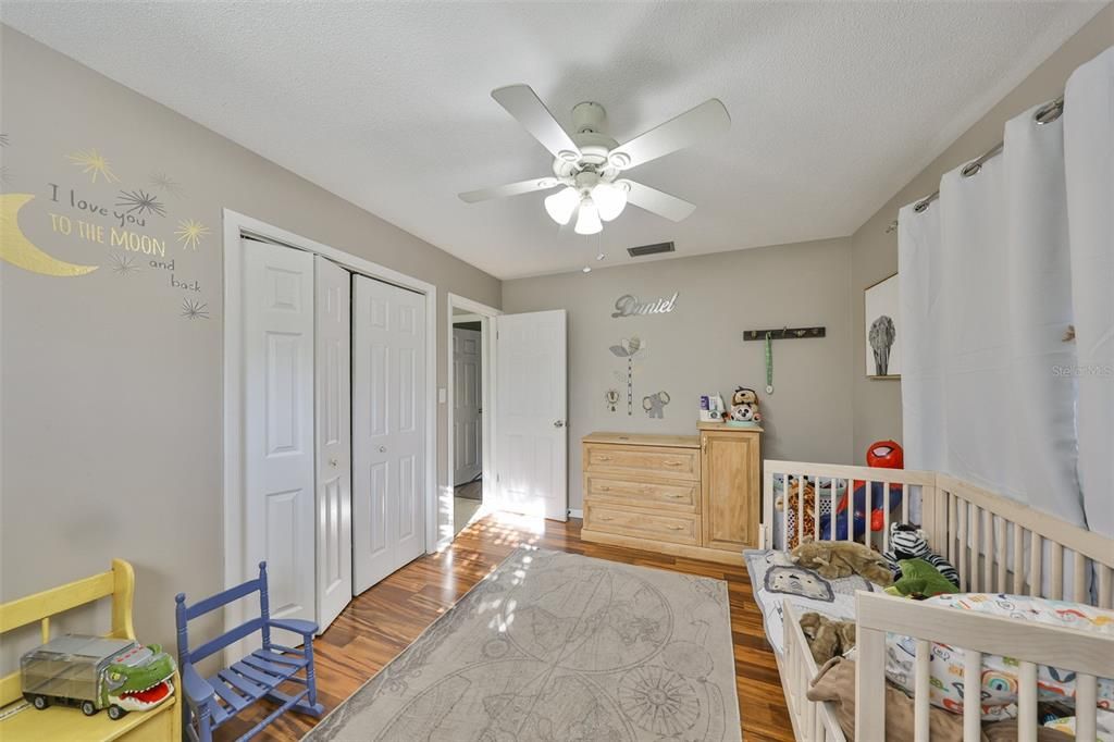 На продажу: $385,000 (4 спален, 2 ванн, 1692 Квадратных фут)