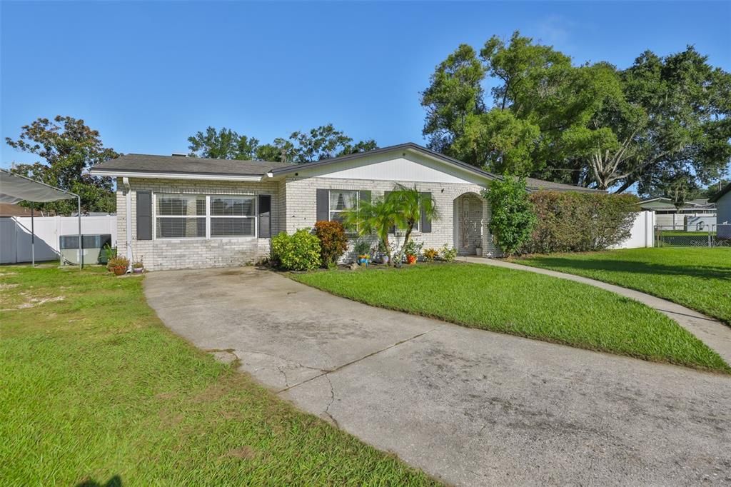 На продажу: $385,000 (4 спален, 2 ванн, 1692 Квадратных фут)