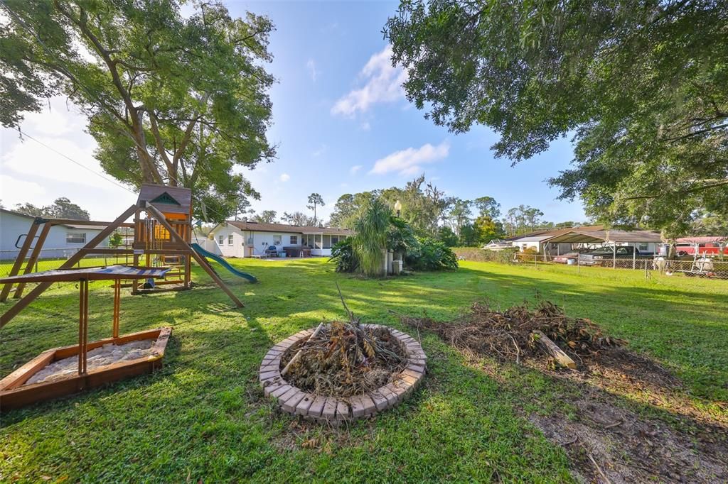 На продажу: $385,000 (4 спален, 2 ванн, 1692 Квадратных фут)